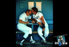 Tags: dodgers, kiss (Pict. in National Geographic Photo Of The Day 2001-2009)