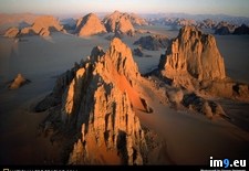 Tags: sahara, skyline (Pict. in National Geographic Photo Of The Day 2001-2009)