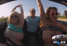 Tags: boobs, road (GIF in My r/BOOBS favs)