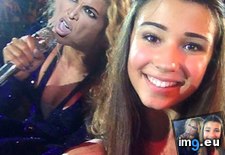 Tags: beyonce, fixed, funny, photobomb (Pict. in My r/FUNNY favs)