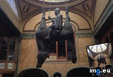 Tags: funny, mall, prague, sculpture (Pict. in My r/FUNNY favs)