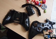 Tags: controller, friend, gaming, xbox360 (Pict. in My r/GAMING favs)
