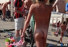 Tags: amateur, bikeride, exposed, laurabeirne, nudist, public, textiledesigner, wnbr (Pict. in Textile Designer Laura Beirne nude in public)