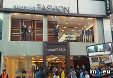 Tags: fashion, korea, runs, samsung, store (Pict. in My r/MILDLYINTERESTING favs)
