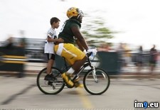 Tags: children, field, lambeau, lasting, line, offseason, practice, tradition (Pict. in My r/PICS favs)
