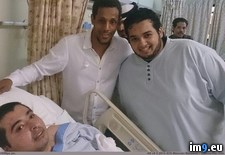 Tags: boy, hospital, overwhelmed, saudi, tweeting, visitors (Pict. in My r/PICS favs)