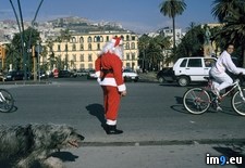 Tags: beat, santa (Pict. in National Geographic Photo Of The Day 2001-2009)