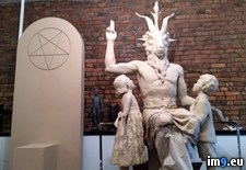 Tags: built, monument, oklahoma, satanic, statehouse, wtf (Pict. in My r/WTF favs)